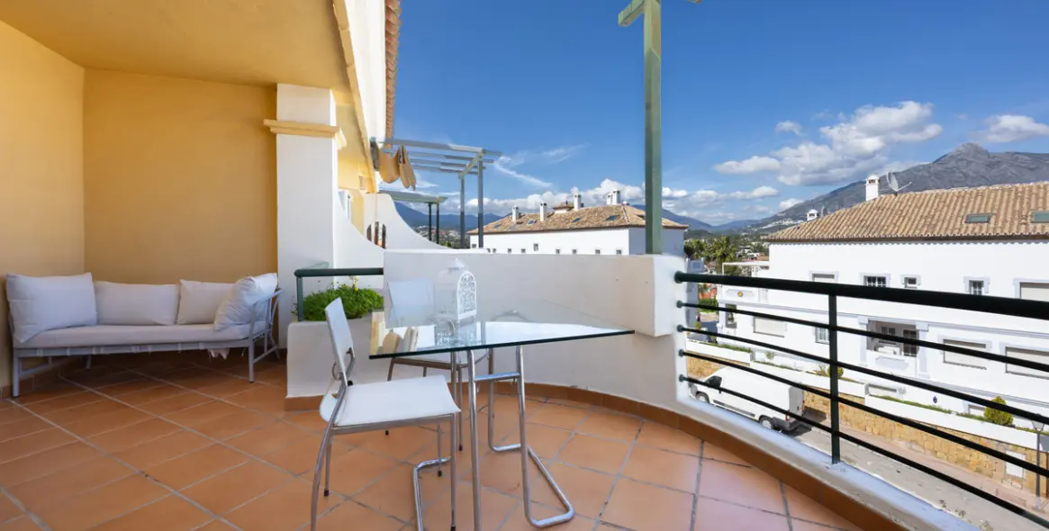 Venta de apartamento en planta media en Nueva Andalucía 4