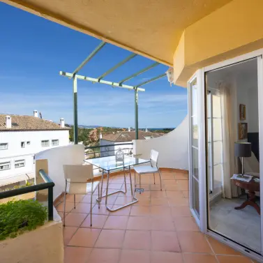 Venta de apartamento en planta media en Nueva Andalucía