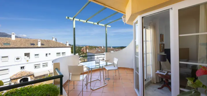 Venta de apartamento en planta media en Nueva Andalucía 4