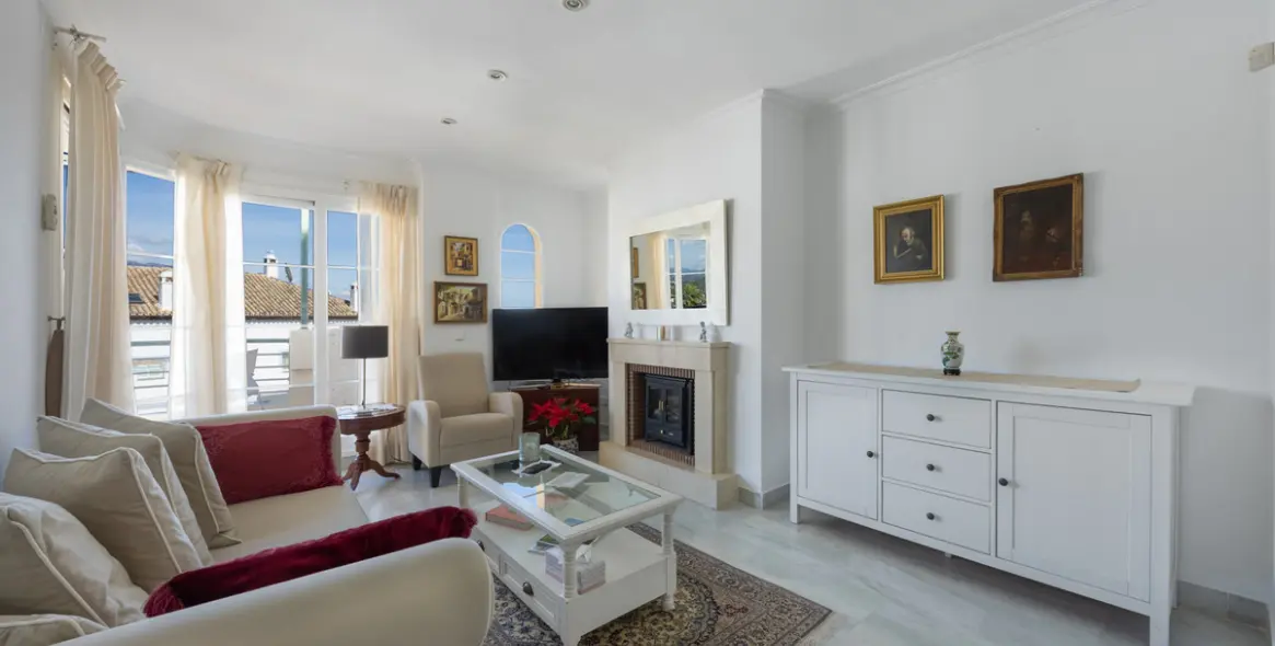 Venta de apartamento en planta media en Nueva Andalucía 6