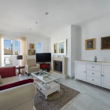 Venta de apartamento en planta media en Nueva Andalucía
