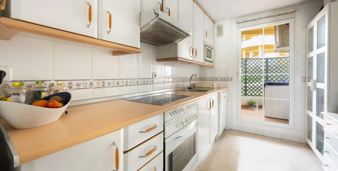 Venta de apartamento en planta media en Nueva Andalucía 7