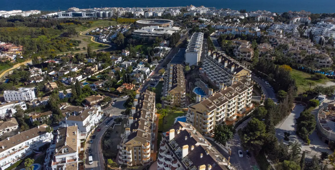 Venta de apartamento en planta media en Nueva Andalucía 8