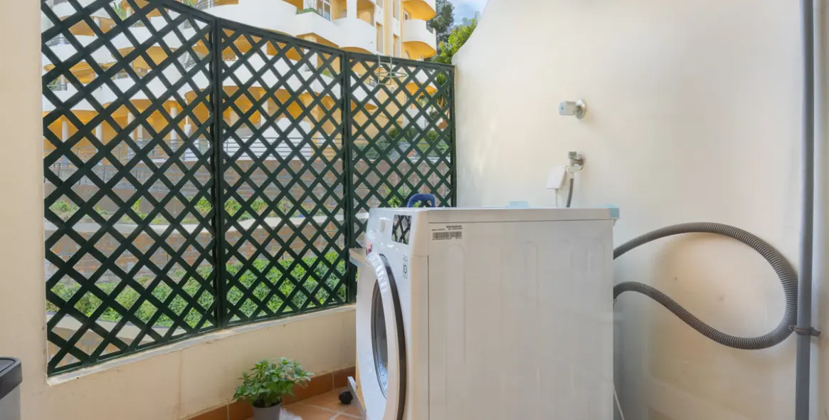 Venta de apartamento en planta media en Nueva Andalucía 9