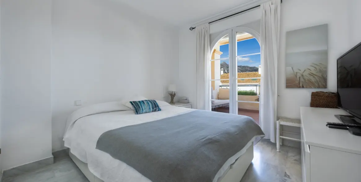 Venta de apartamento en planta media en Nueva Andalucía 12