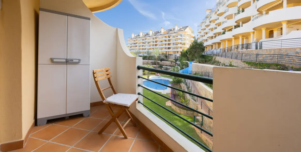 Venta de apartamento en planta media en Nueva Andalucía 19