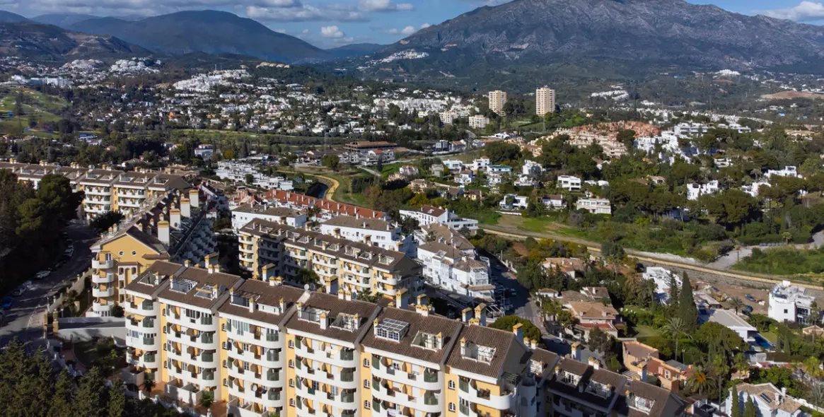 Venta de apartamento en planta media en Nueva Andalucía 20