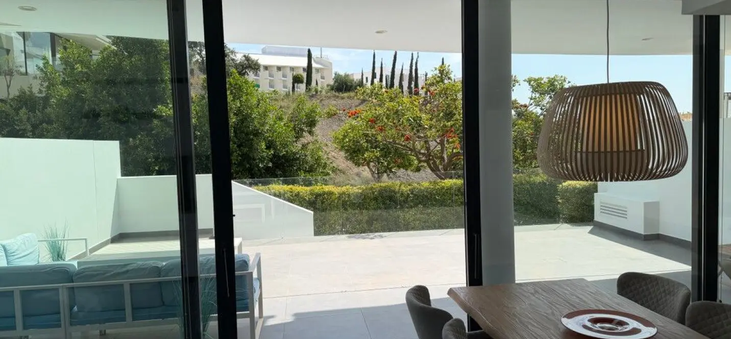 Venta de apartamento en planta baja en Higueron 2