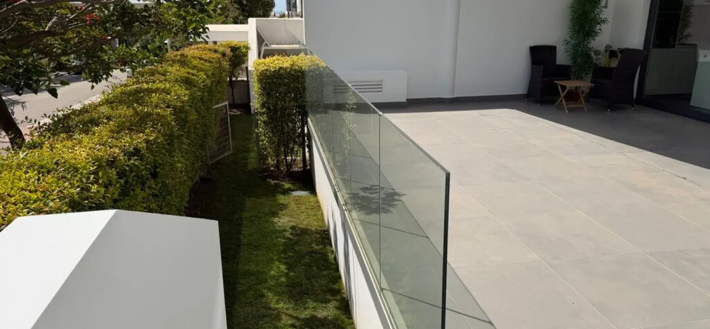 Venta de apartamento en planta baja en Higueron 3
