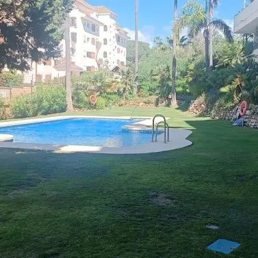 Sale of middle floor apartment in Elviria