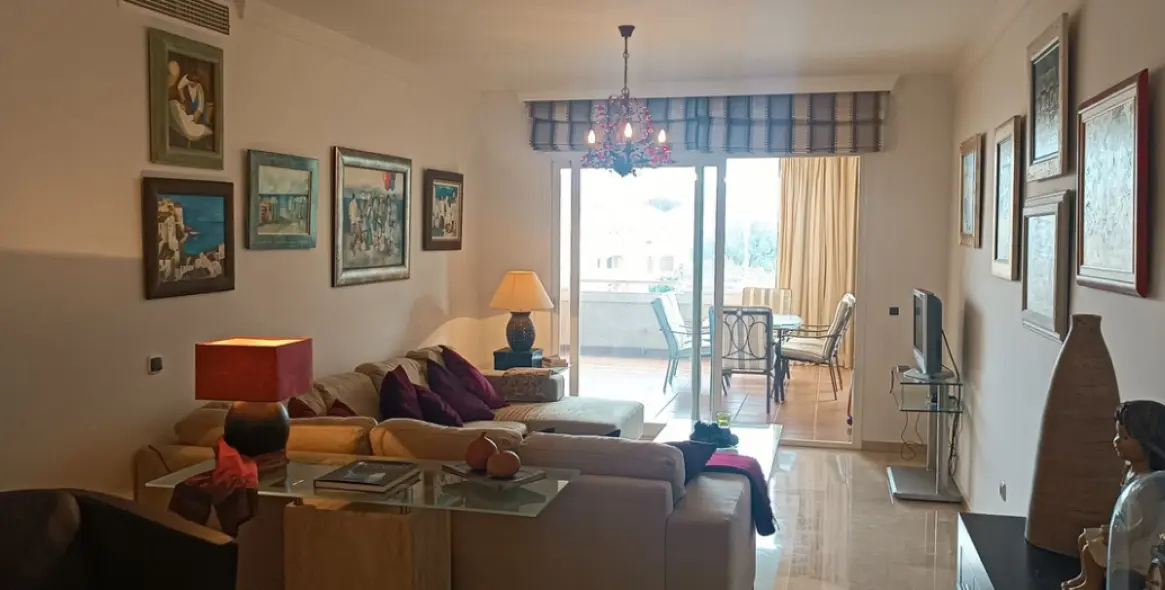 Sale of middle floor apartment in Elviria 3