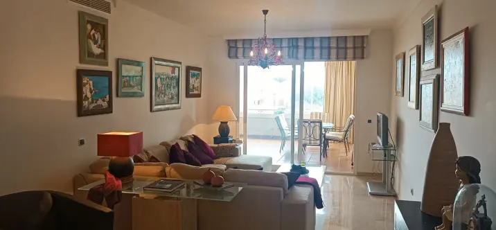 Sale of middle floor apartment in Elviria 2