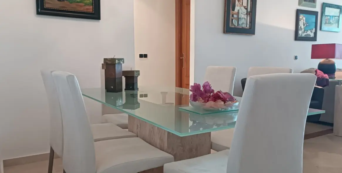 Sale of middle floor apartment in Elviria 4