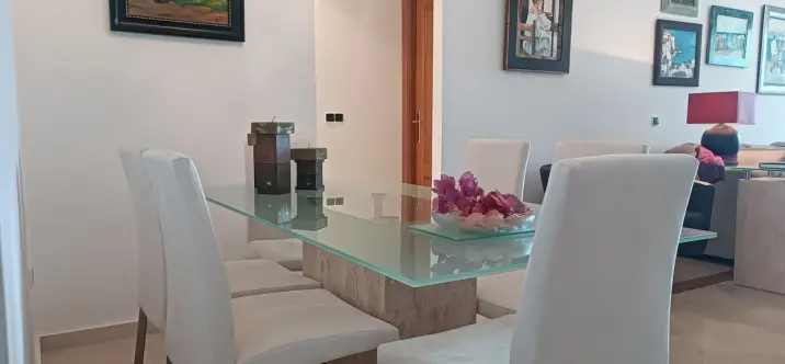 Sale of middle floor apartment in Elviria 3