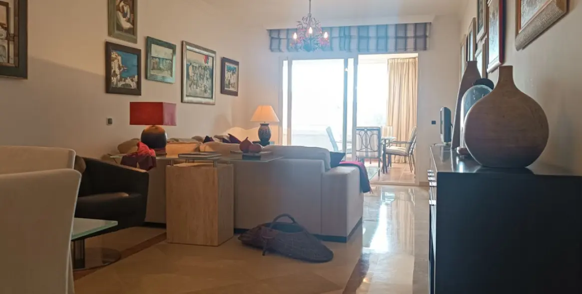 Sale of middle floor apartment in Elviria 5