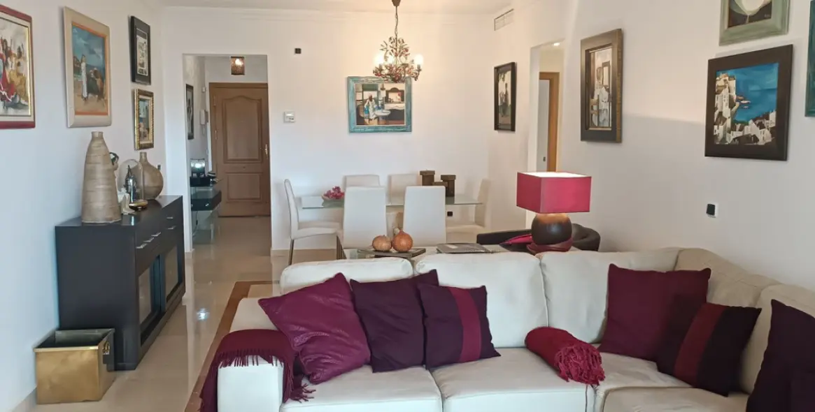 Sale of middle floor apartment in Elviria 7