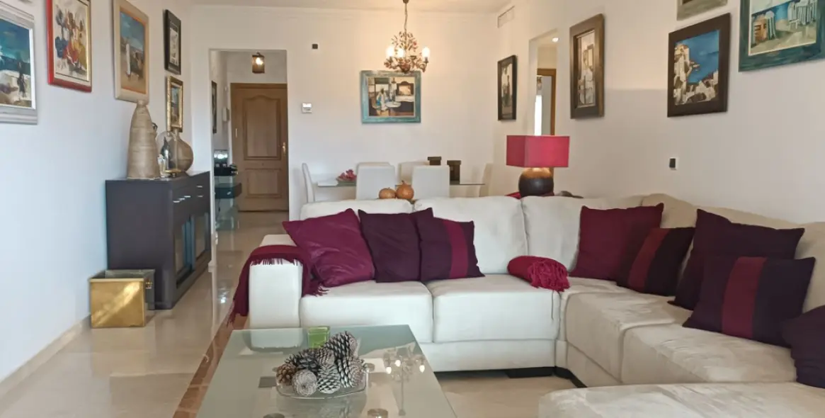 Sale of middle floor apartment in Elviria 8