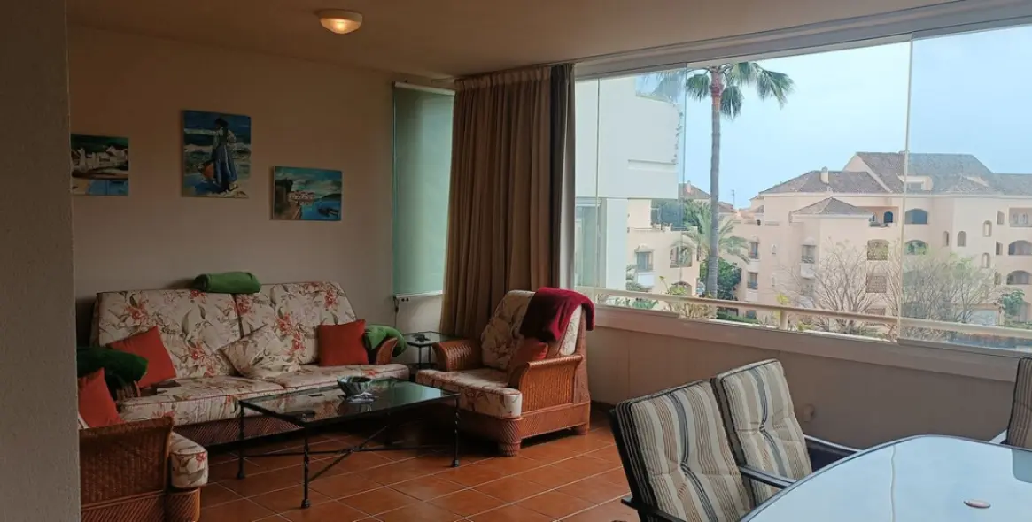 Sale of middle floor apartment in Elviria 9