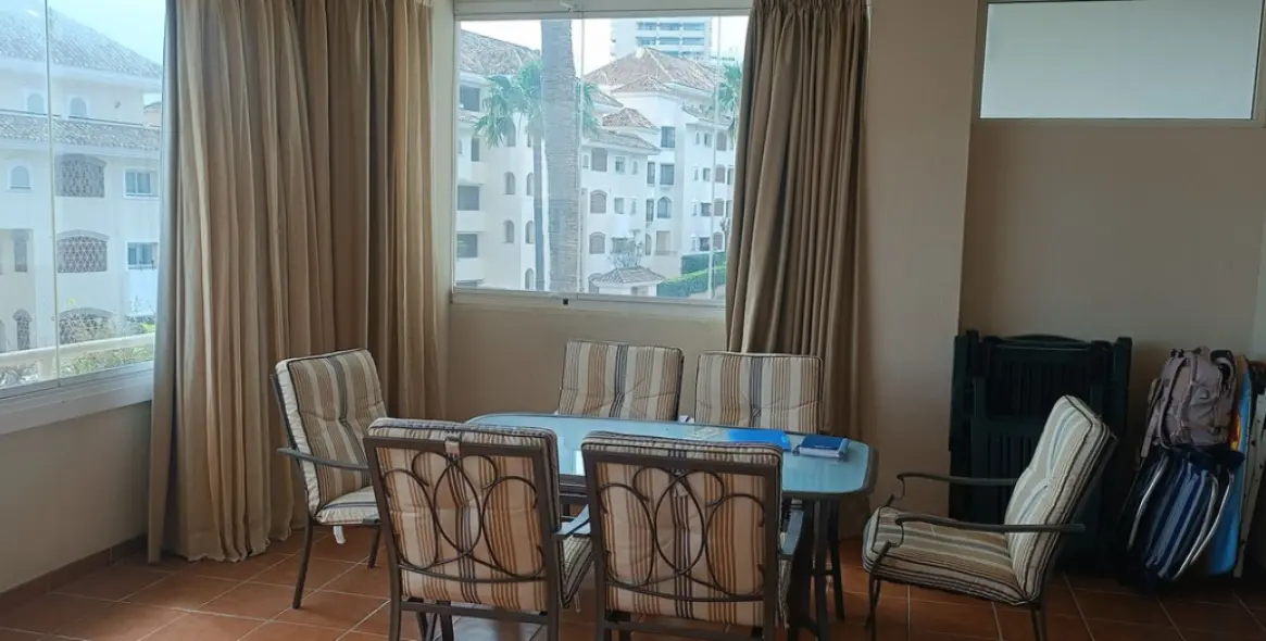 Sale of middle floor apartment in Elviria 11
