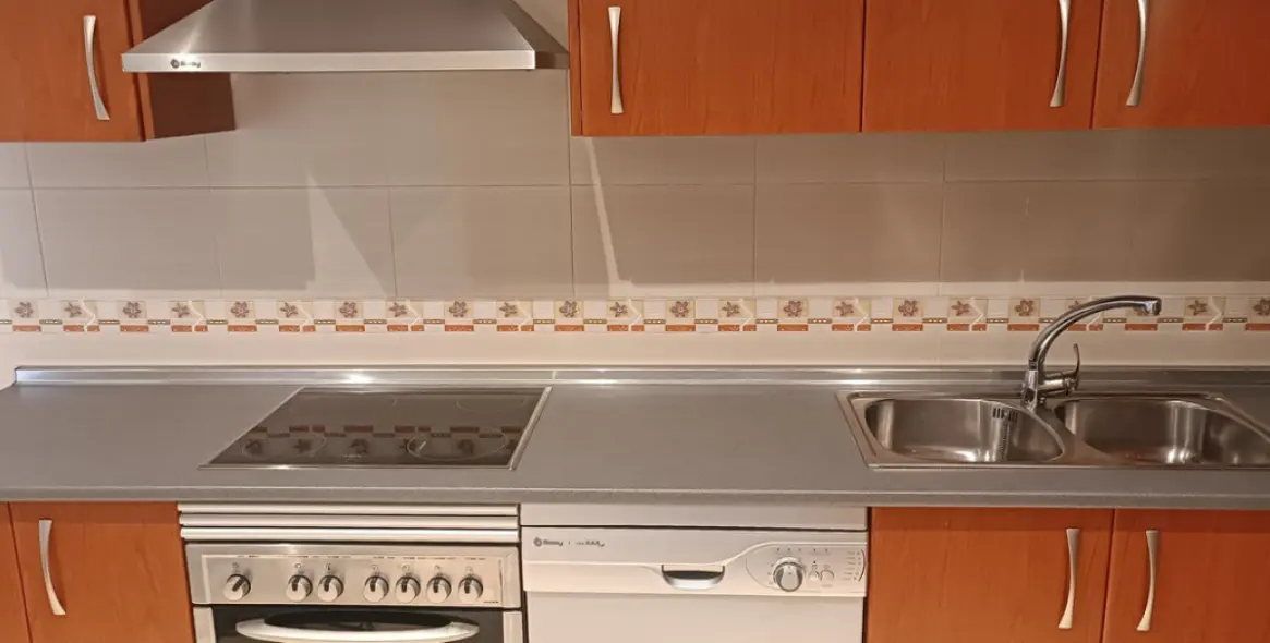 Sale of middle floor apartment in Elviria 16