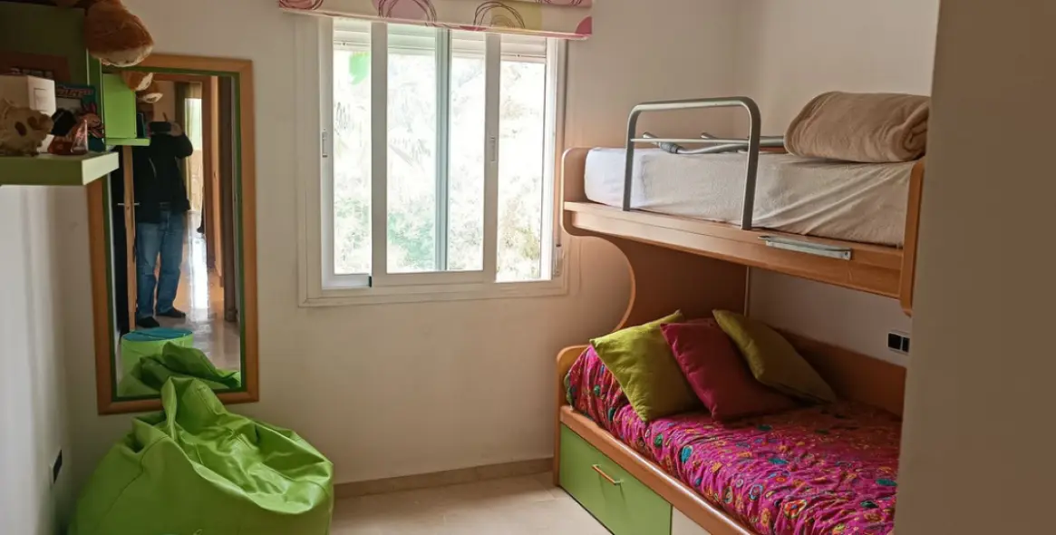 Sale of middle floor apartment in Elviria 17