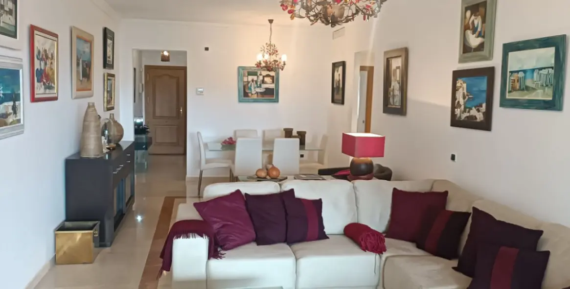 Sale of middle floor apartment in Elviria 23