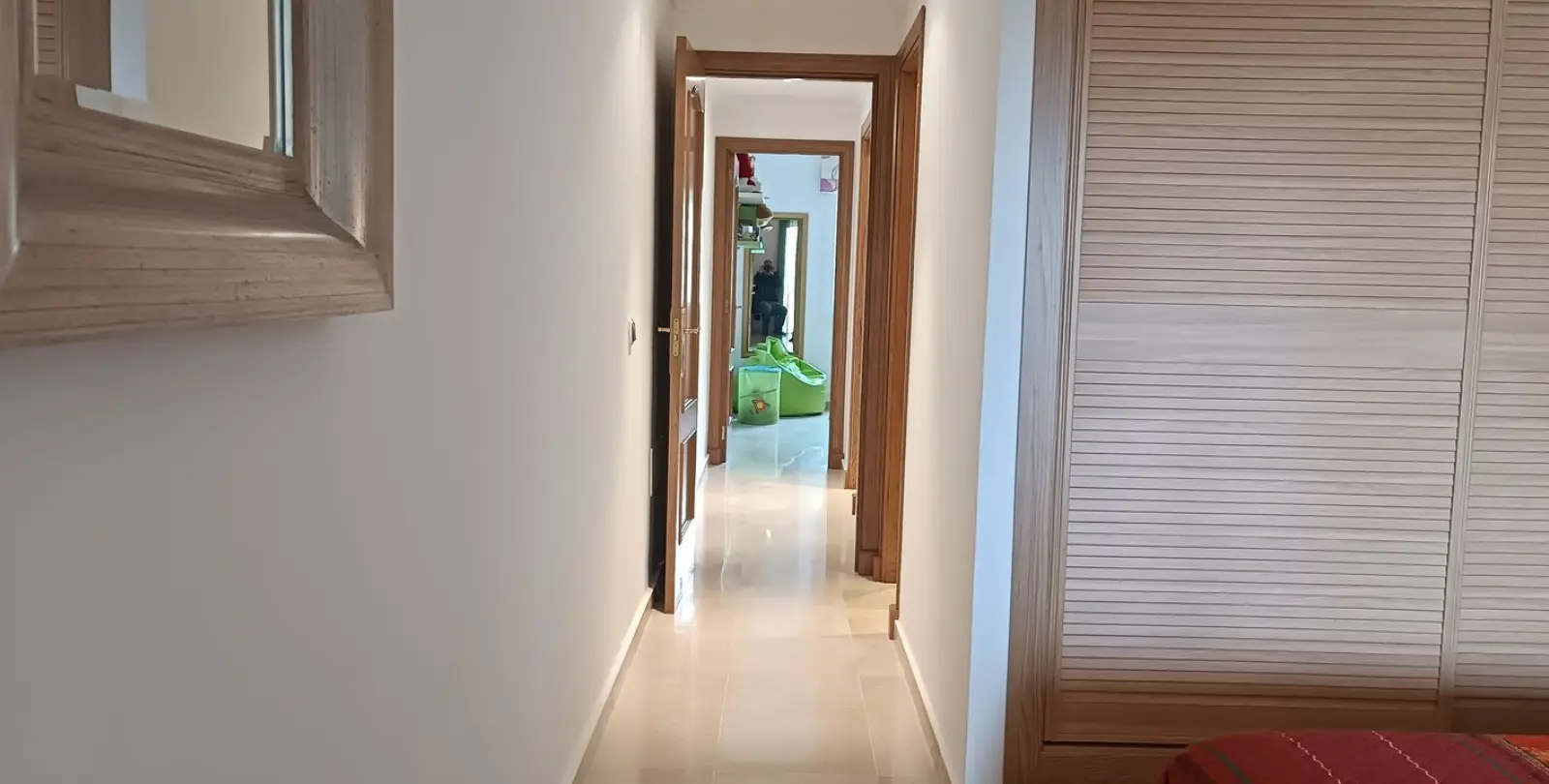 Venta de apartamento en planta media en Elviria 19