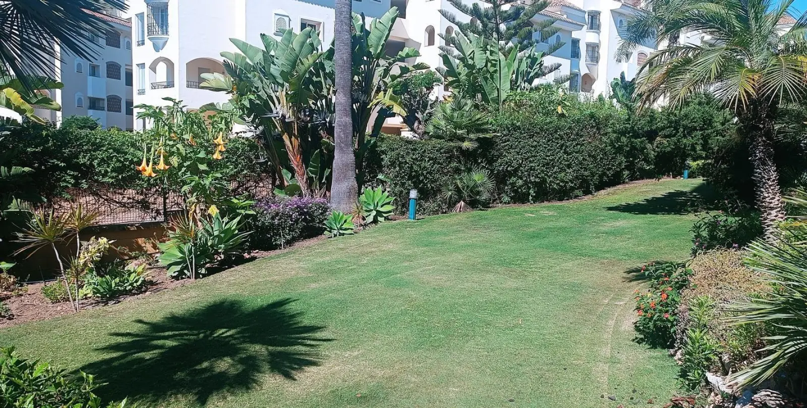 Venta de apartamento en planta media en Elviria 23