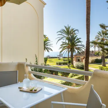 Sale of middle floor apartment in La Cala de Mijas