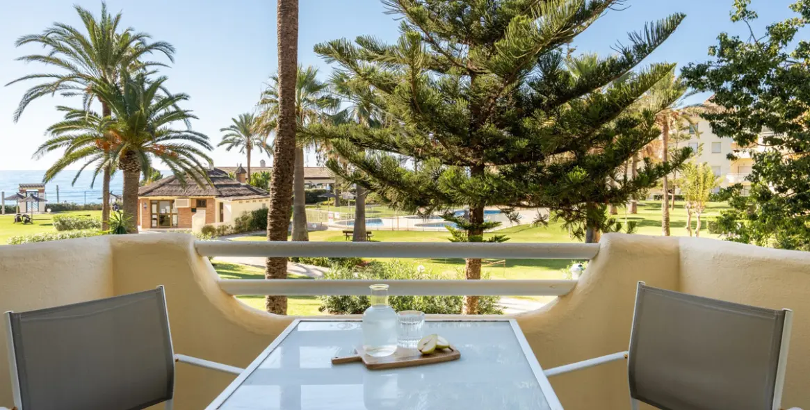 Sale of middle floor apartment in La Cala de Mijas 2