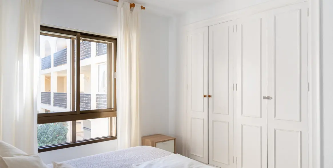 Sale of middle floor apartment in La Cala de Mijas 13