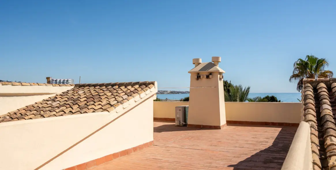 Sale of middle floor apartment in La Cala de Mijas 16