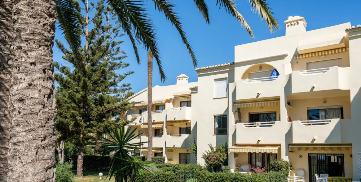 Sale of middle floor apartment in La Cala de Mijas 18