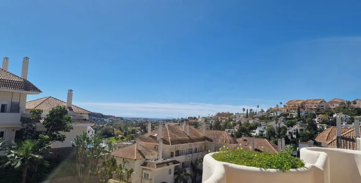 Venta de apartamento en planta media en Nueva Andalucía 5