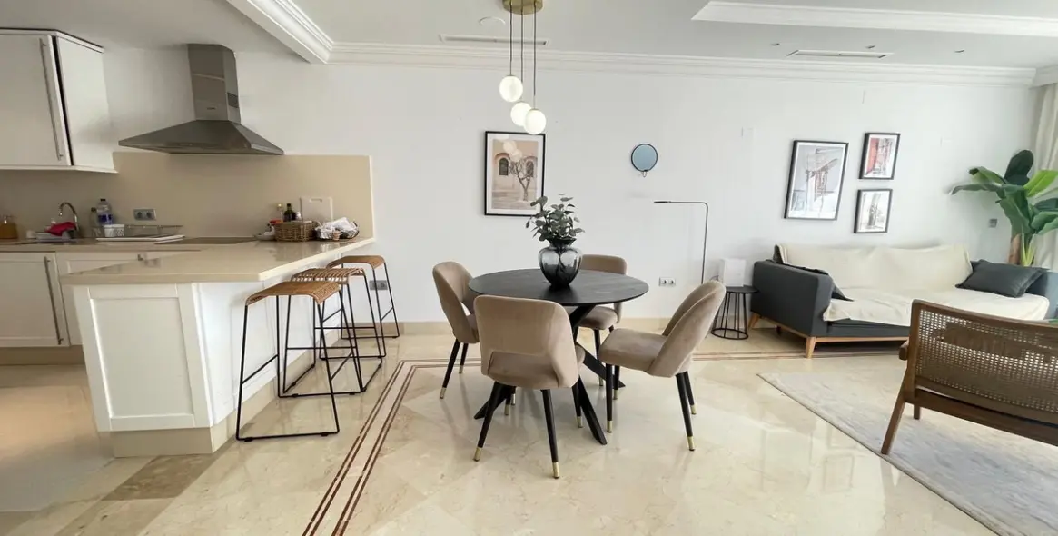 Venta de apartamento en planta media en Nueva Andalucía 7