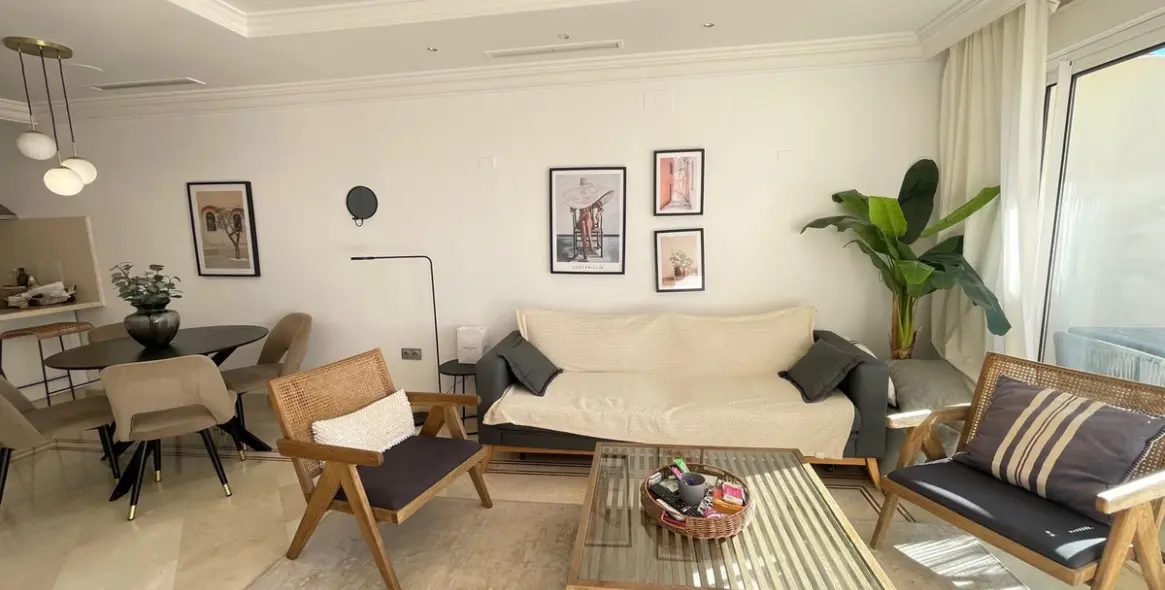 Venta de apartamento en planta media en Nueva Andalucía 11