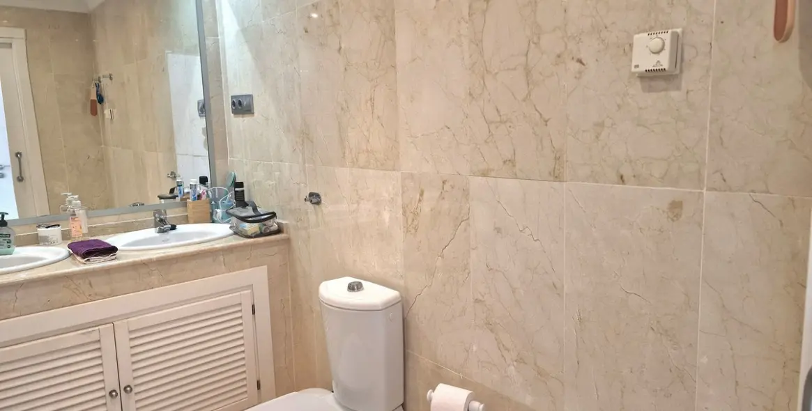 Venta de apartamento en planta media en Nueva Andalucía 20