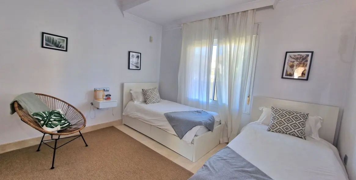 Venta de apartamento en planta media en Nueva Andalucía 22