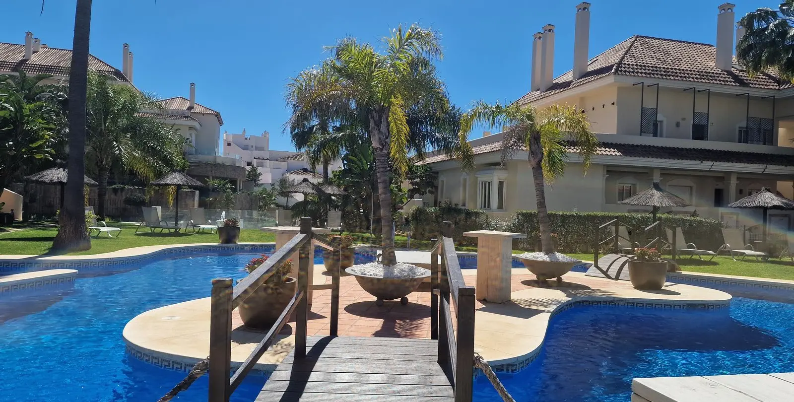 Sale of middle floor apartment in Nueva Andalucía 1