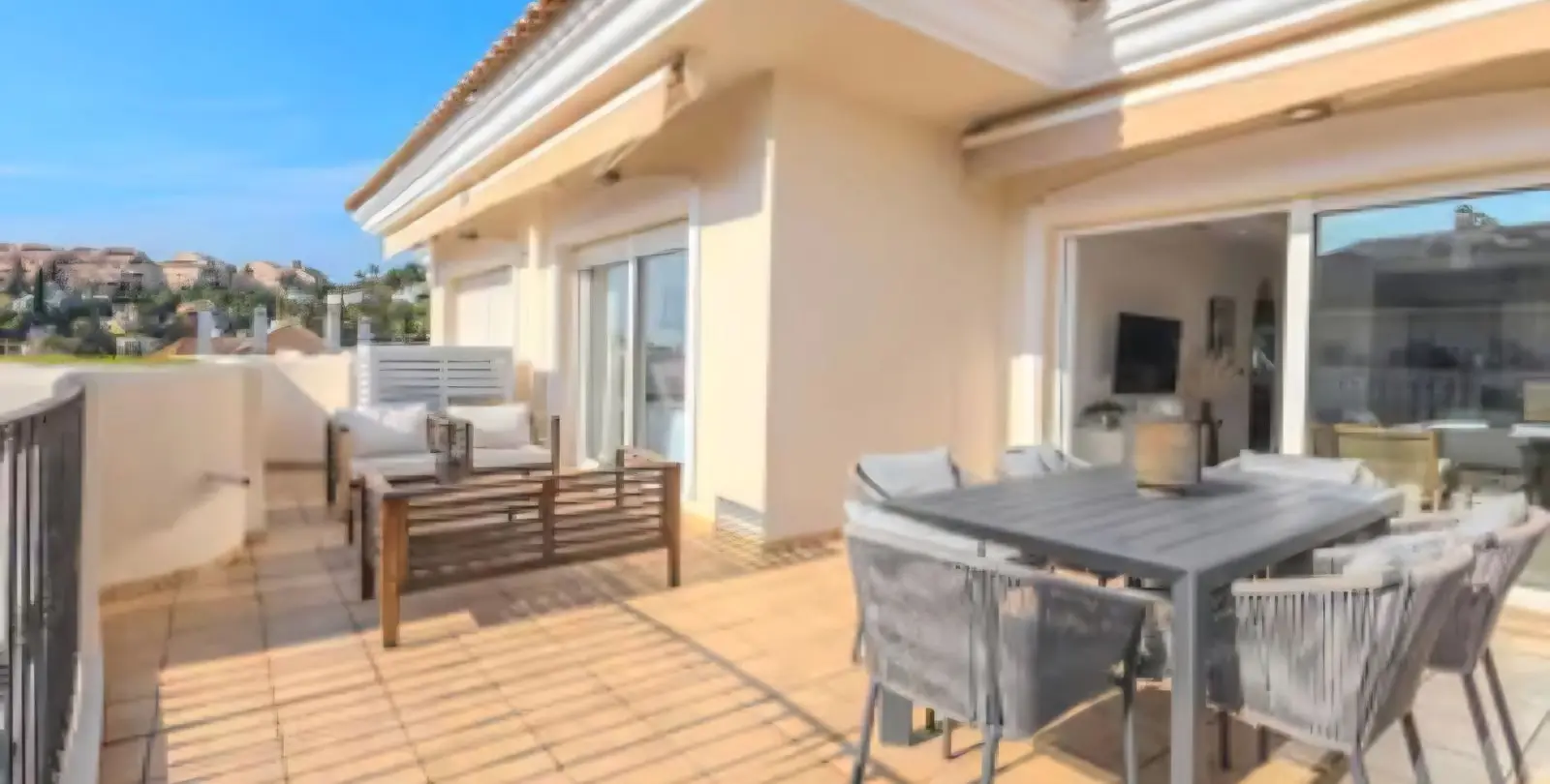 Sale of middle floor apartment in Nueva Andalucía 3