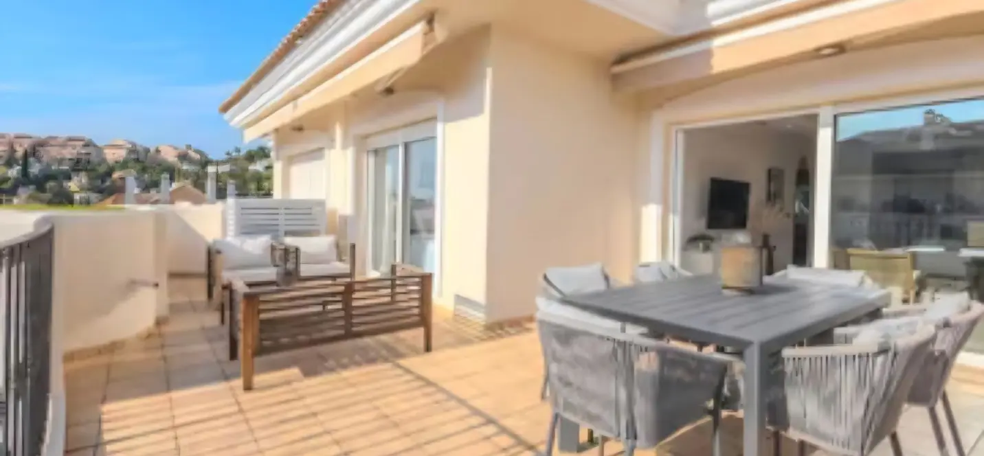 Venta de apartamento en planta media en Nueva Andalucía 2