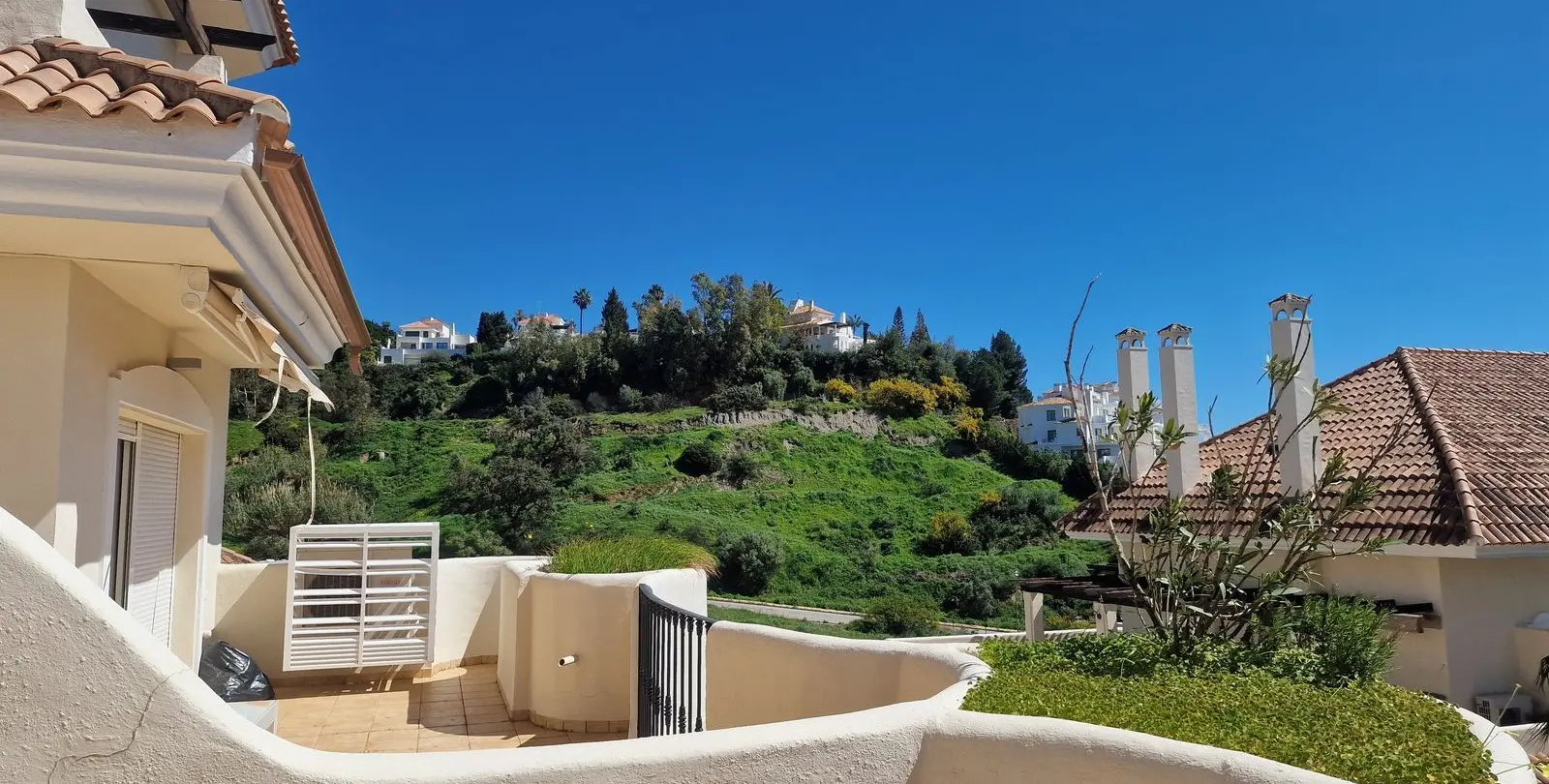 Sale of middle floor apartment in Nueva Andalucía 4