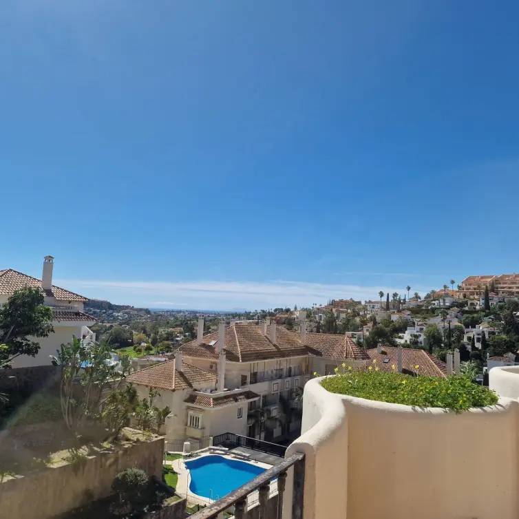 Venta de apartamento en planta media en Nueva Andalucía