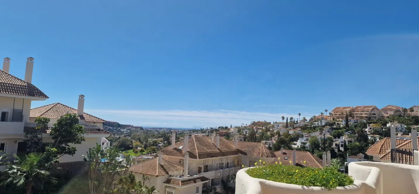 Venta de apartamento en planta media en Nueva Andalucía 4