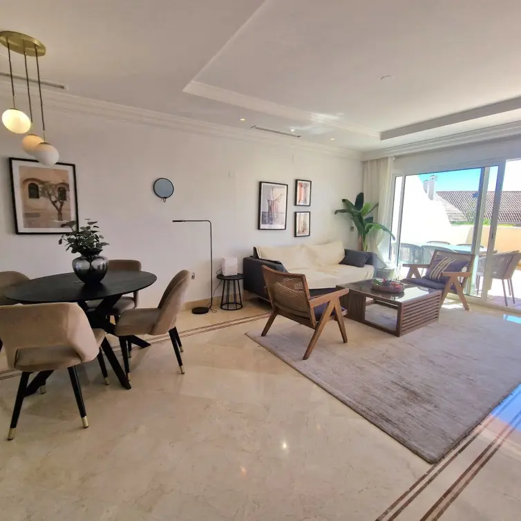 Venta de apartamento en planta media en Nueva Andalucía