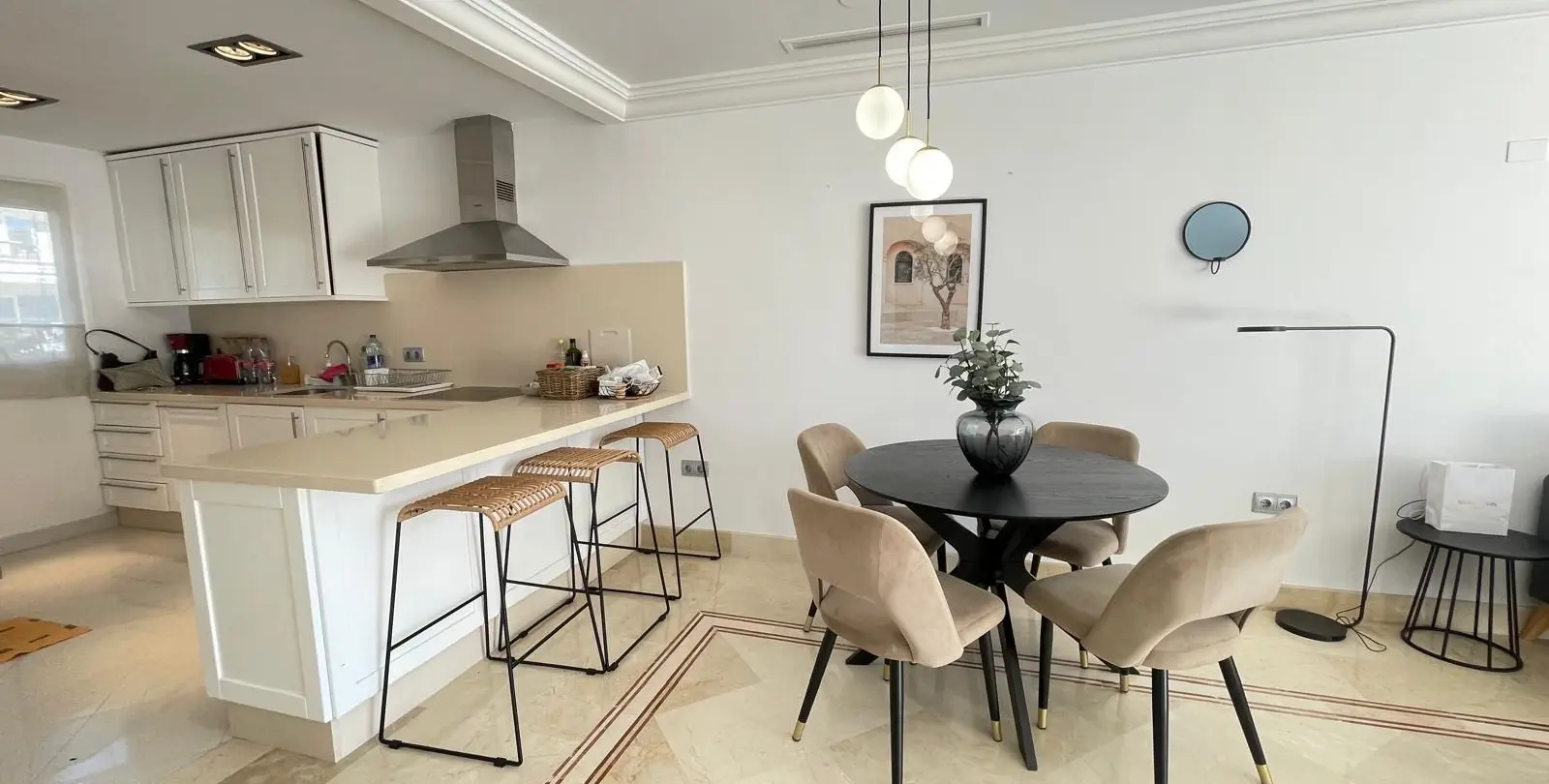 Sale of middle floor apartment in Nueva Andalucía 15