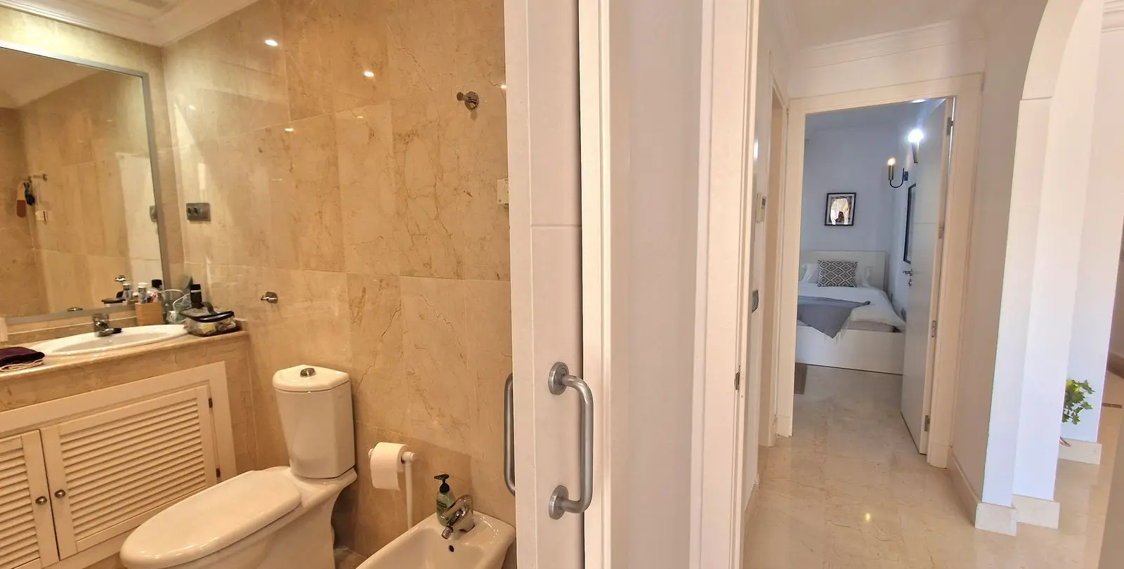 Sale of middle floor apartment in Nueva Andalucía 21