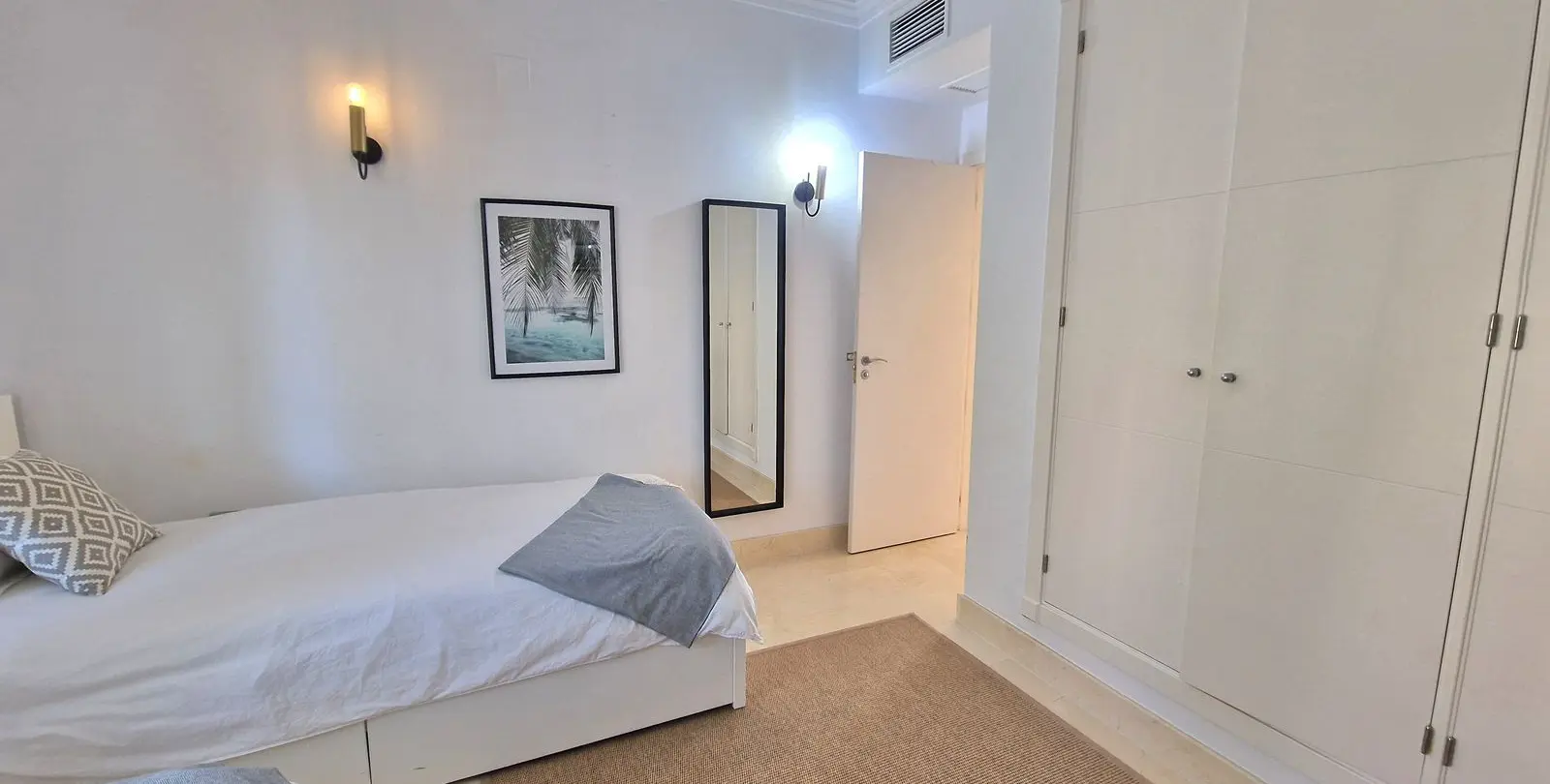 Sale of middle floor apartment in Nueva Andalucía 23