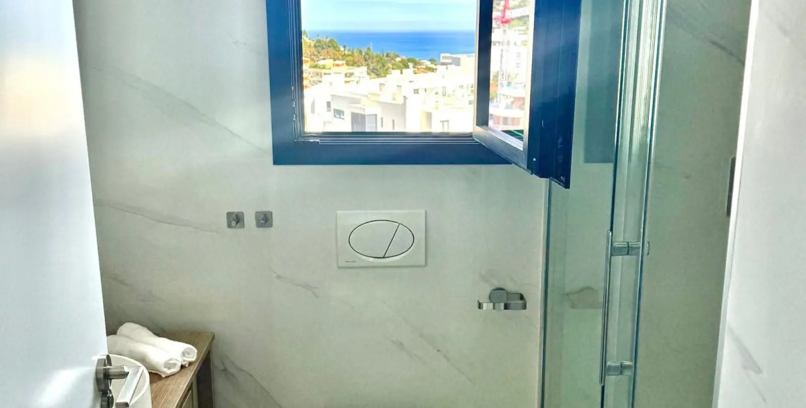 Sale of middle floor apartment in Fuengirola 18