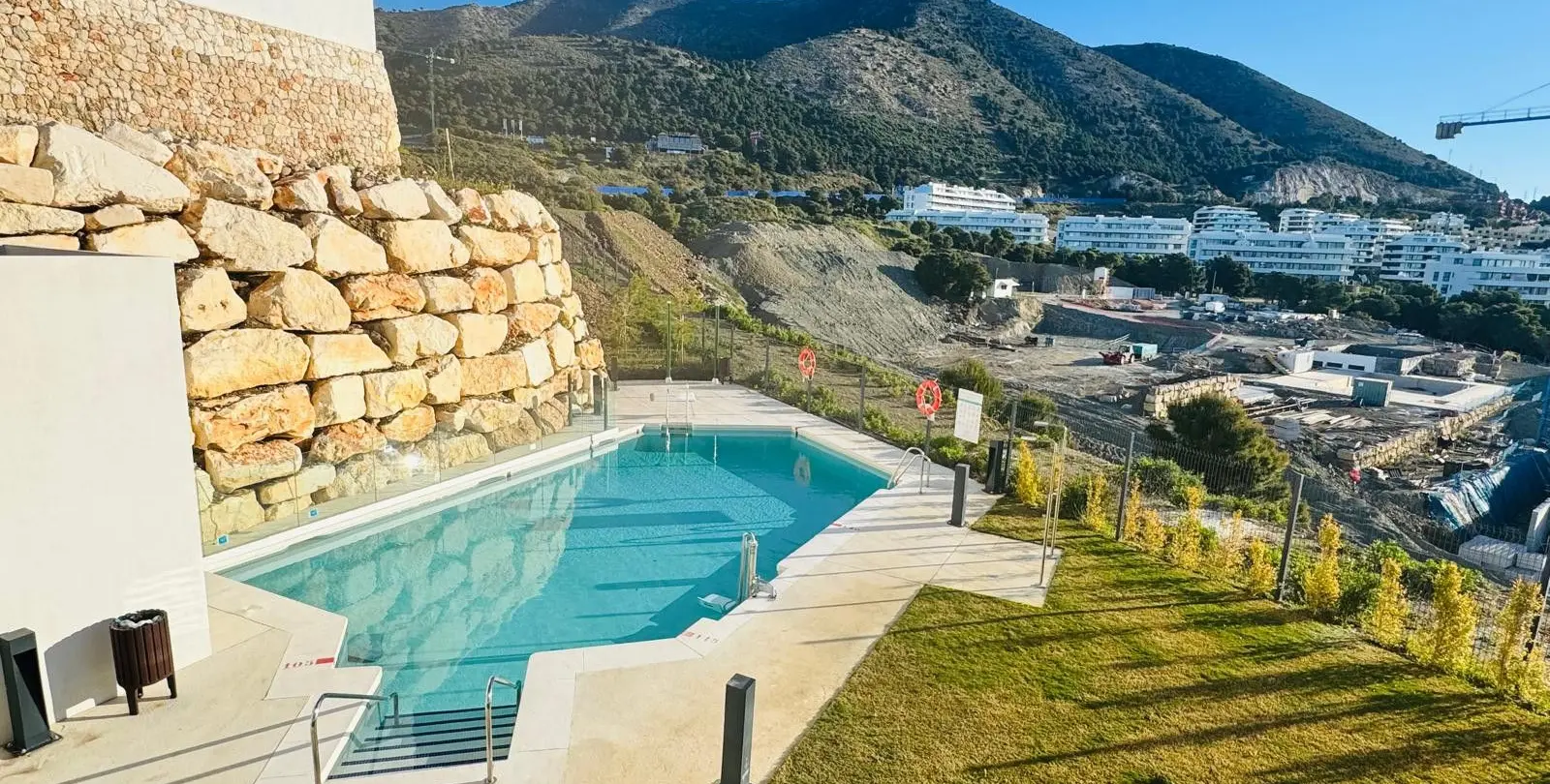 Sale of middle floor apartment in Fuengirola 19